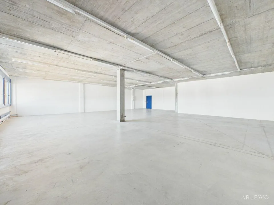 Spazio commerciale versatile | Ideale per magazzino, produzione e servizi – foto 2 di 22