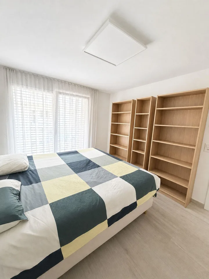 25 Zimmer Wohnung in Saxon | UrbanHome