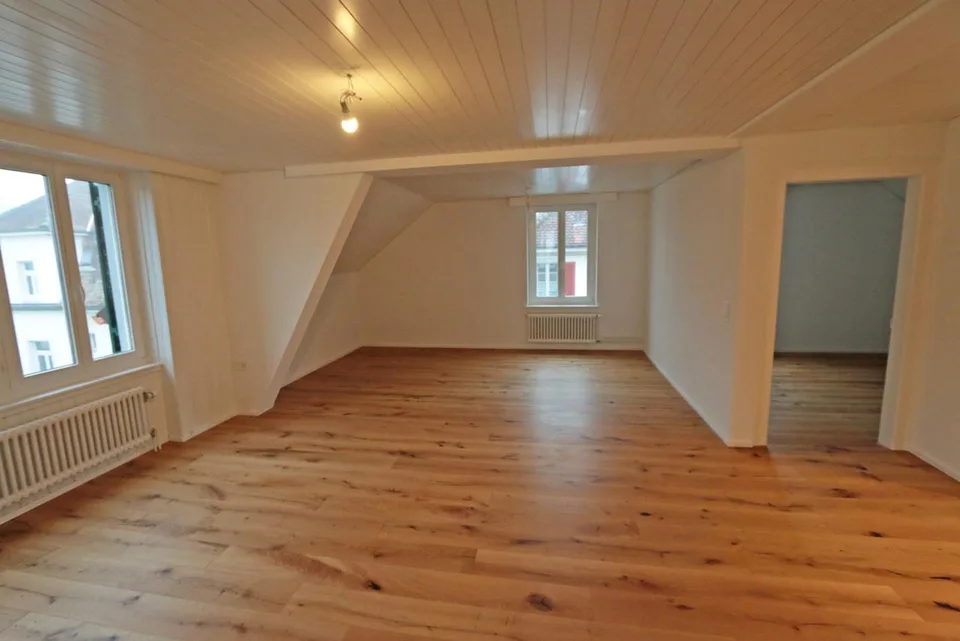Helle 3.5-Zimmer-Dachwohnung – foto 3 di 6
