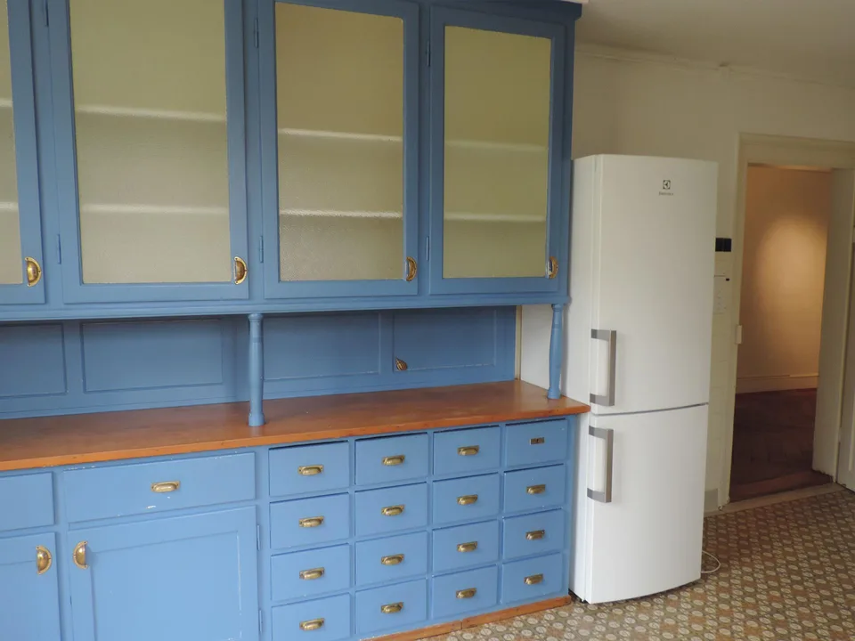 Neu sanierte Altbauwohnung in schöner Villa