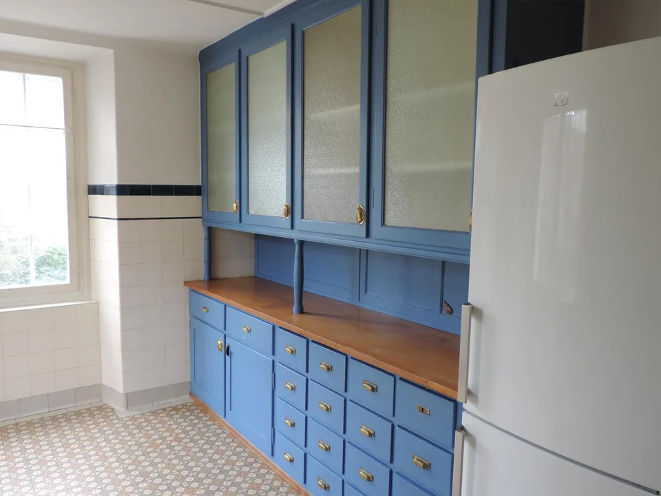 Neu sanierte Altbauwohnung in schöner Villa