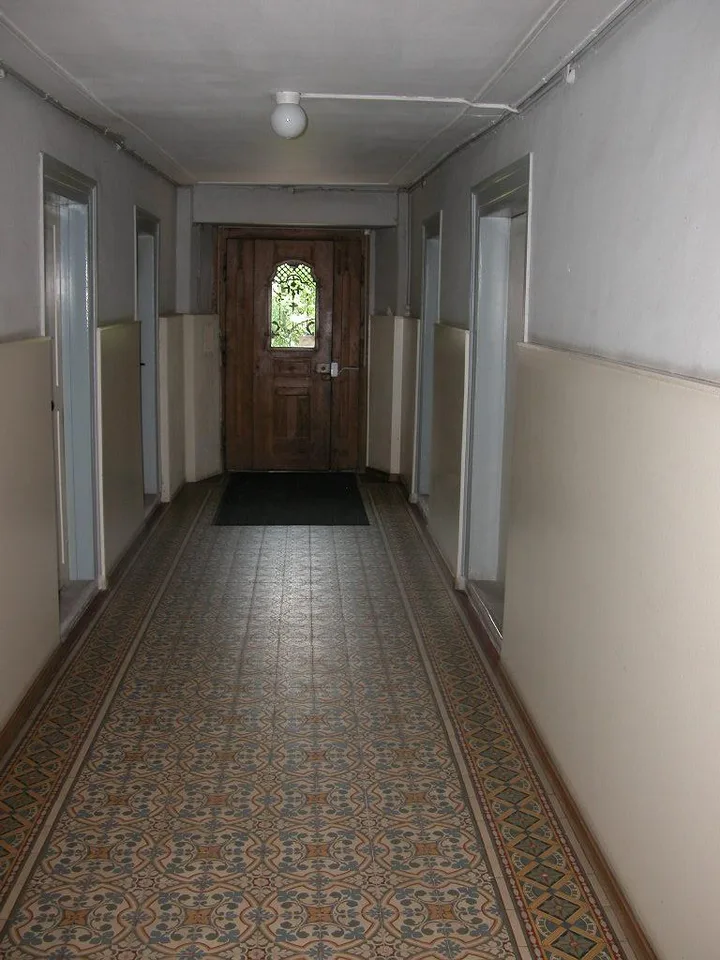 Neu sanierte Altbauwohnung in schöner Villa