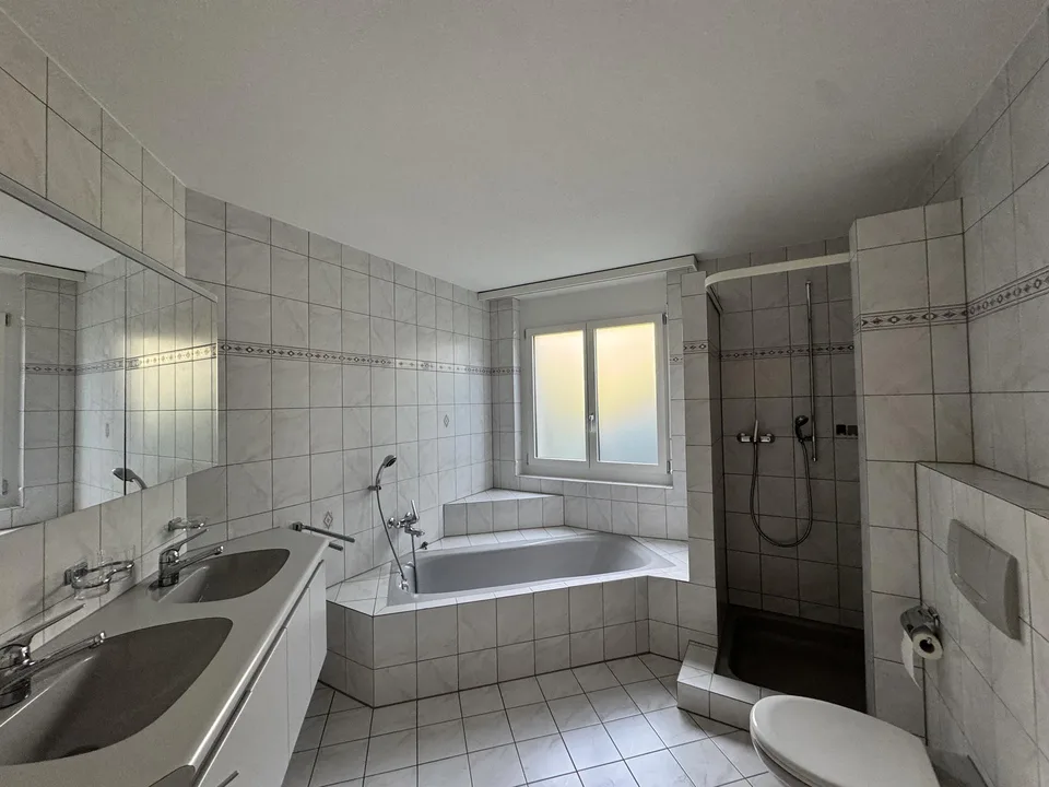 Grosszügige 4½-Zimmer-Wohnung mit Blick ins Grüne