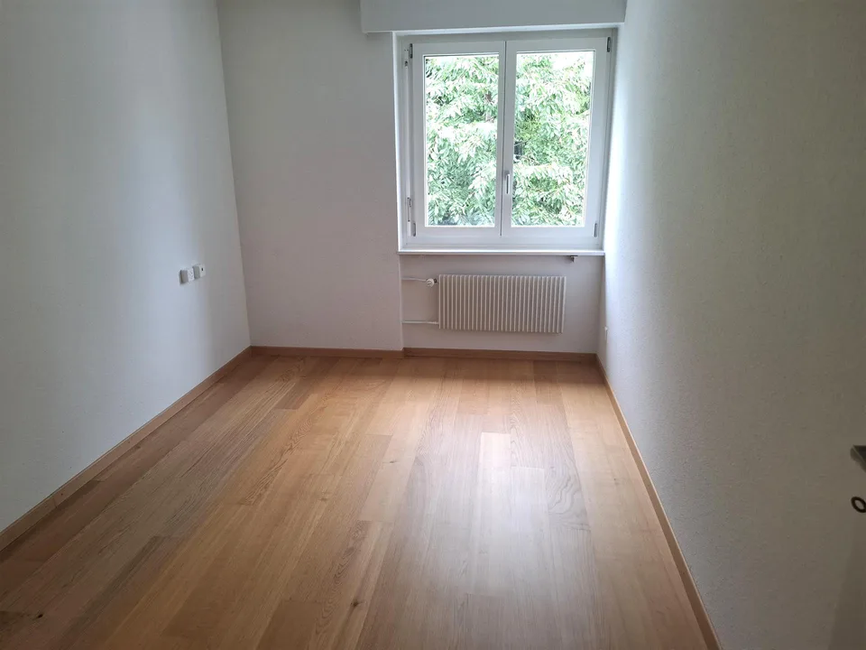 Schöne 5.5 Zimmer Wohnung mit Balkon