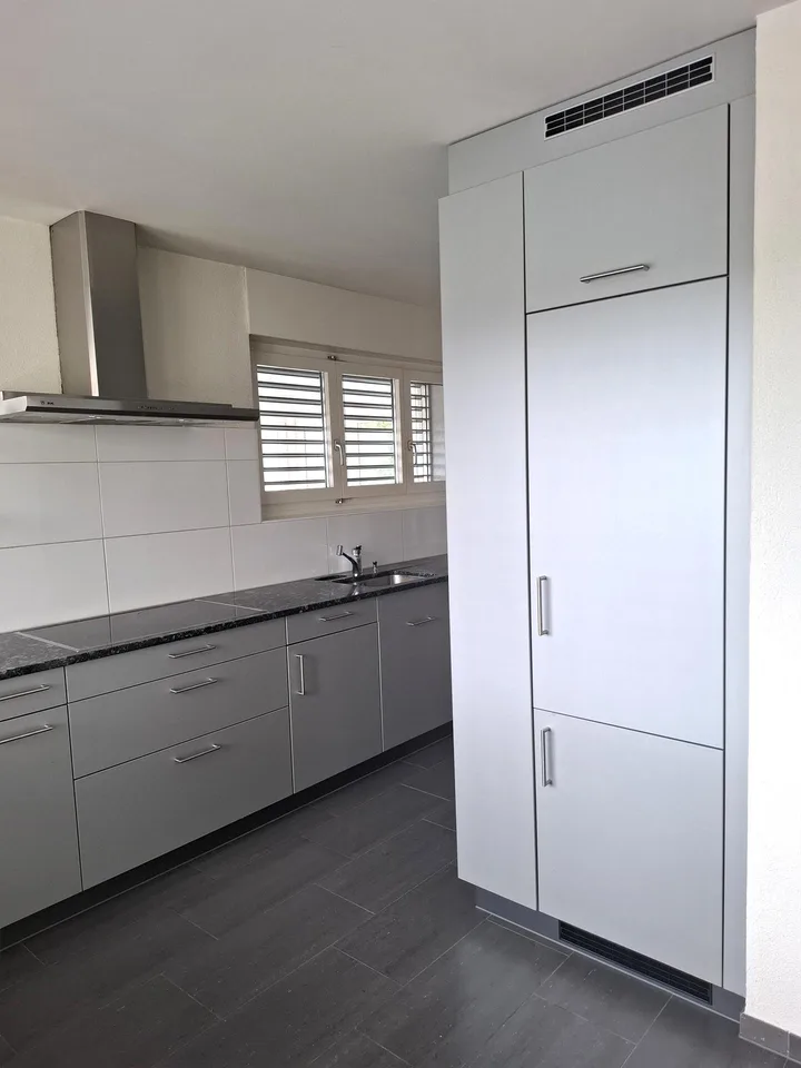 Schöne 5.5 Zimmer Wohnung mit Balkon