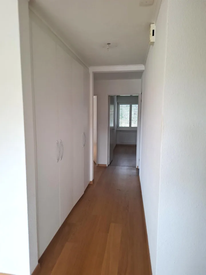 Schöne 5.5 Zimmer Wohnung mit Balkon