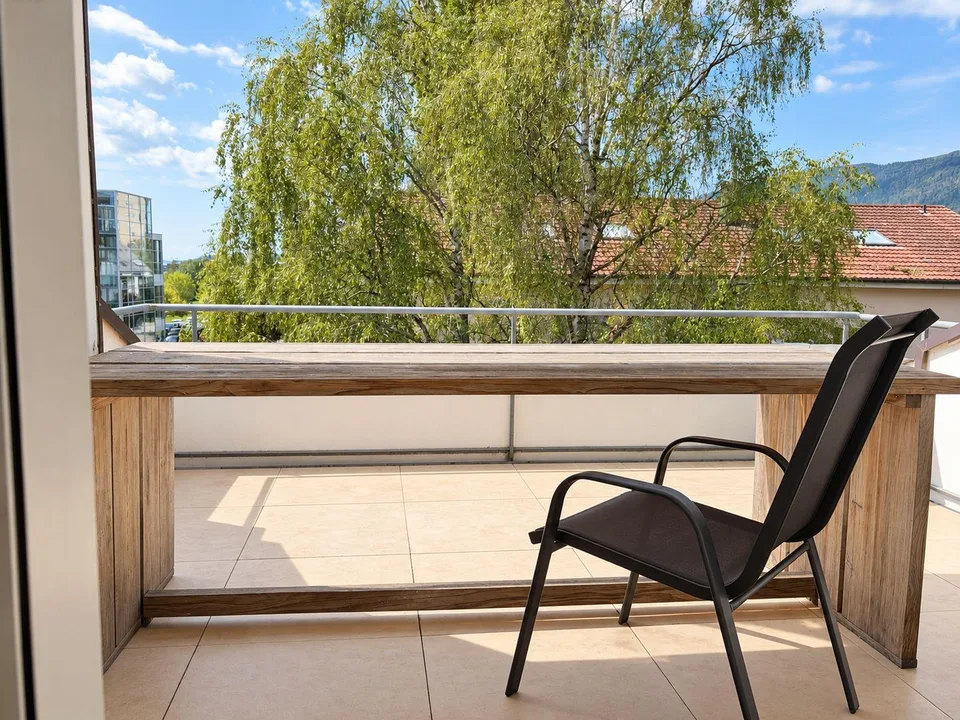 Charmante 2.5-Zimmer-Dachwohnung mit Balkon in Bettlach zu vermieten!