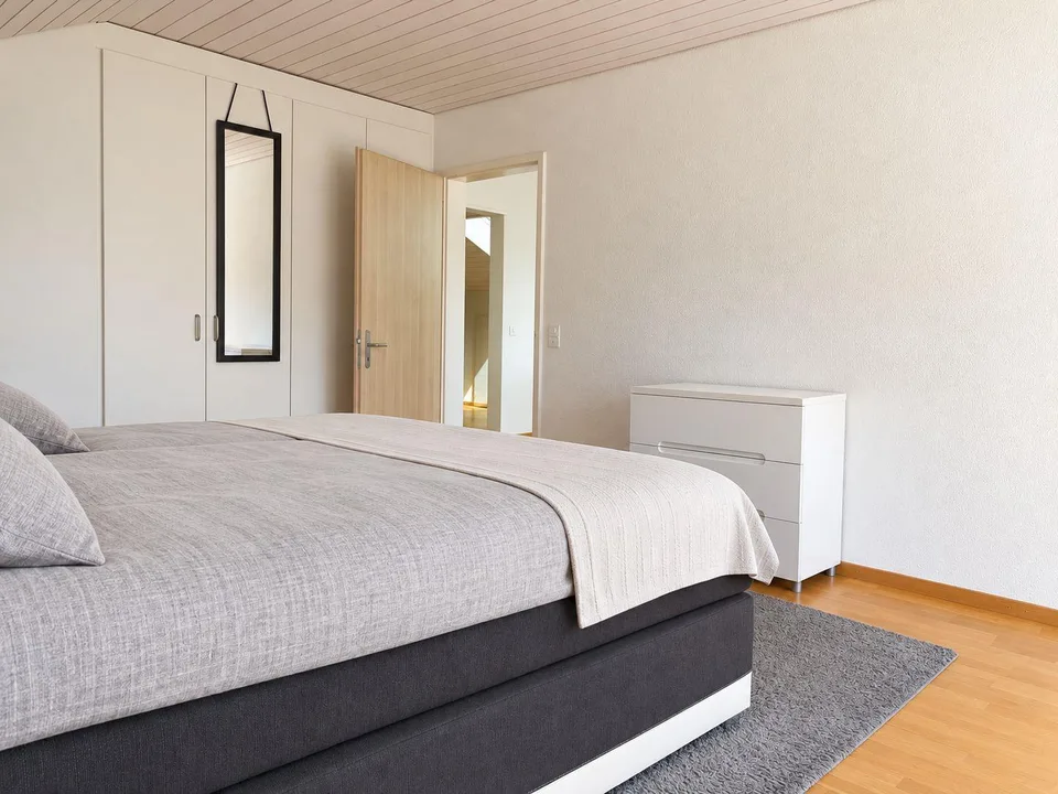 Charmante 2.5-Zimmer-Dachwohnung mit Balkon in Bettlach zu vermieten!