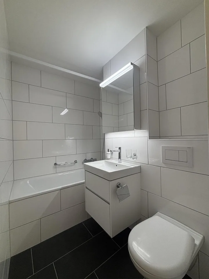 Wunderschöne, frisch Sanierte 4-Zimmerwohnung in Ittigen
