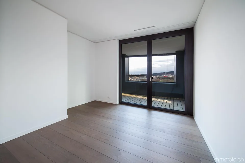 Exklusive 3.5 Zimmerwohnung mit beeindruckender Weitsicht – Foto 10 von 12