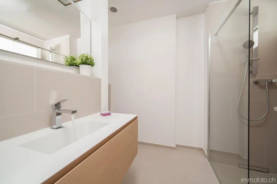 Exklusive 3.5 Zimmerwohnung mit beeindruckender Weitsicht – Foto 7 von 12