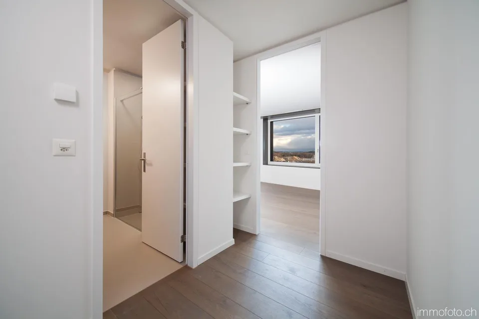 Exklusive 3.5 Zimmerwohnung mit beeindruckender Weitsicht – Foto 8 von 12