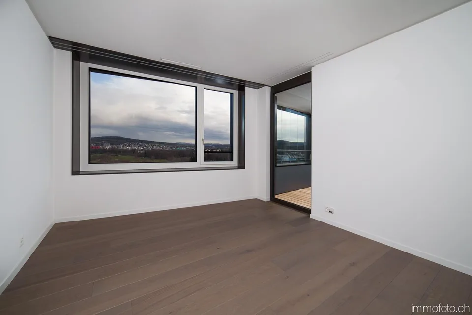 Exklusive 3.5 Zimmerwohnung mit beeindruckender Weitsicht – Foto 9 von 12