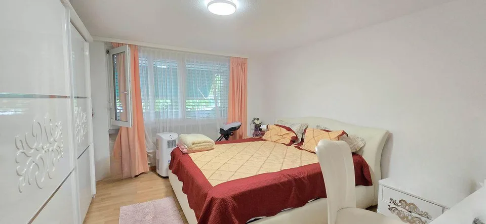 Ruhige und gemütliche 4.5-Zimmer-Wohnung mit grosszügigem Balkon – Foto 8 von 13