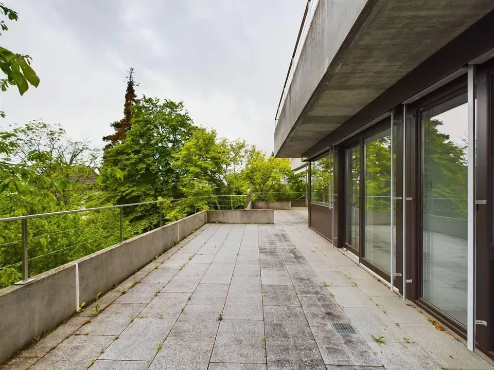 Panoramic View and 90 m² Balcony