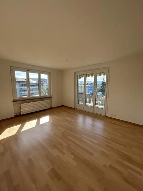 Helle Wohnung mit Balkon