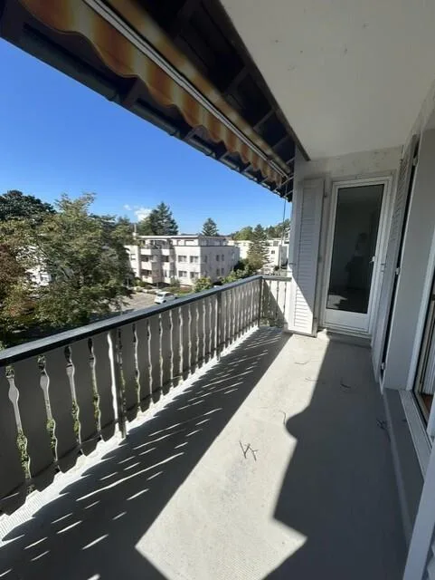 Helle Wohnung mit Balkon