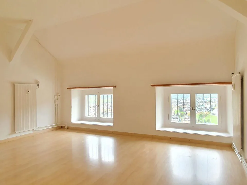 Appartement sous les combles de 3,0 pièces, abordable et bien entretenu