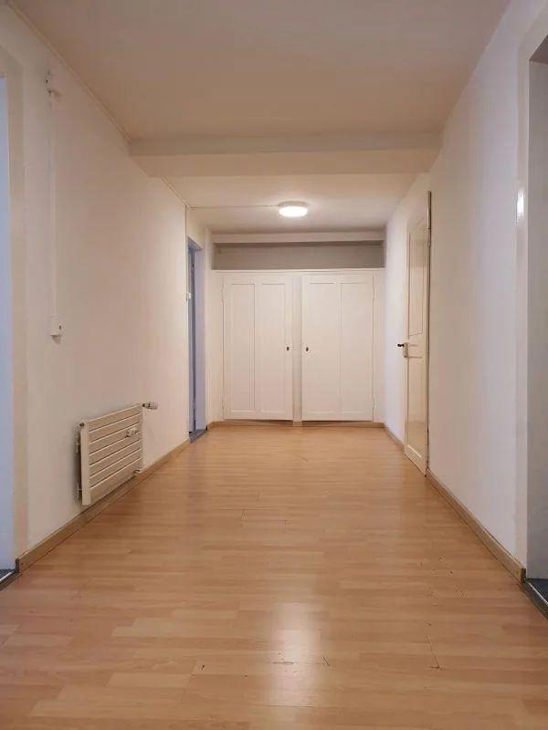 Appartement sous les combles de 3,0 pièces, abordable et bien entretenu