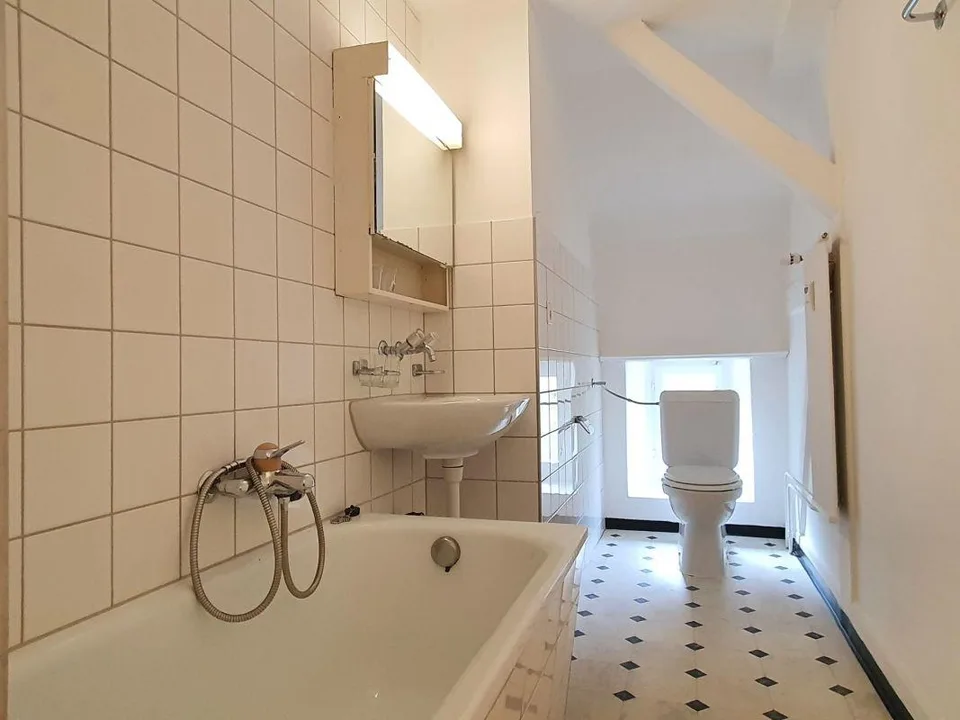 Appartement sous les combles de 3,0 pièces, abordable et bien entretenu