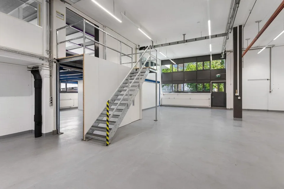 Vielseitige Gewerbe- und Büroflächen mit über 1'150 m² Nutzfläche – photo 4 sur 17