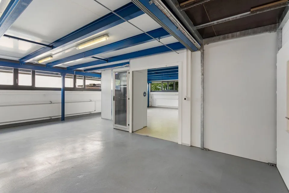 Vielseitige Gewerbe- und Büroflächen mit über 1'150 m² Nutzfläche – photo 5 sur 17