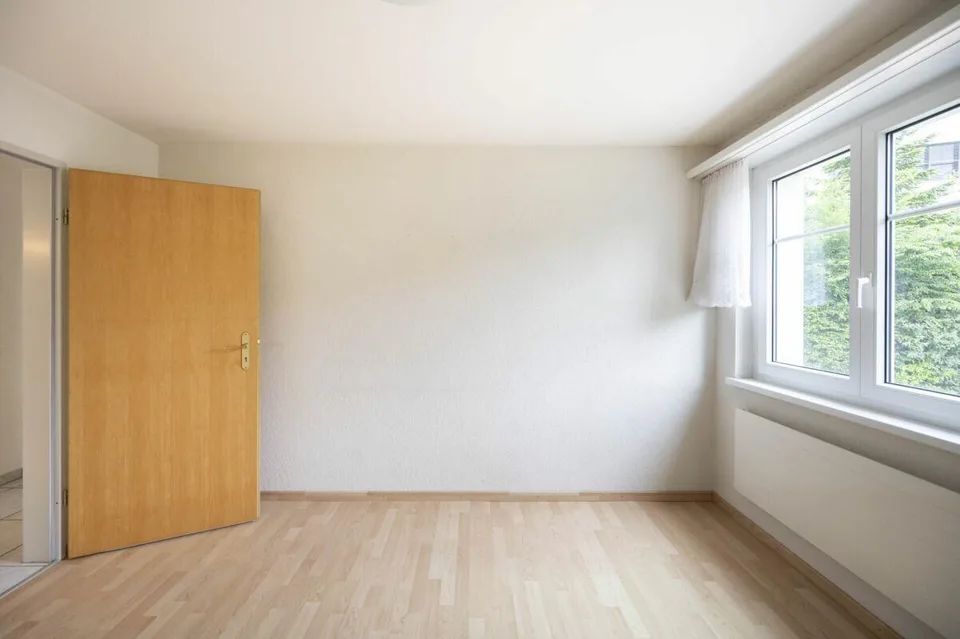 Helle und ruhige 4-Zimmer-Wohnung – photo 6 of 13