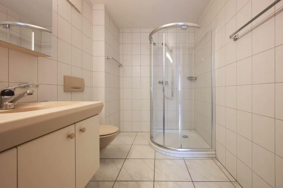 Helle und ruhige 4-Zimmer-Wohnung – photo 8 of 13