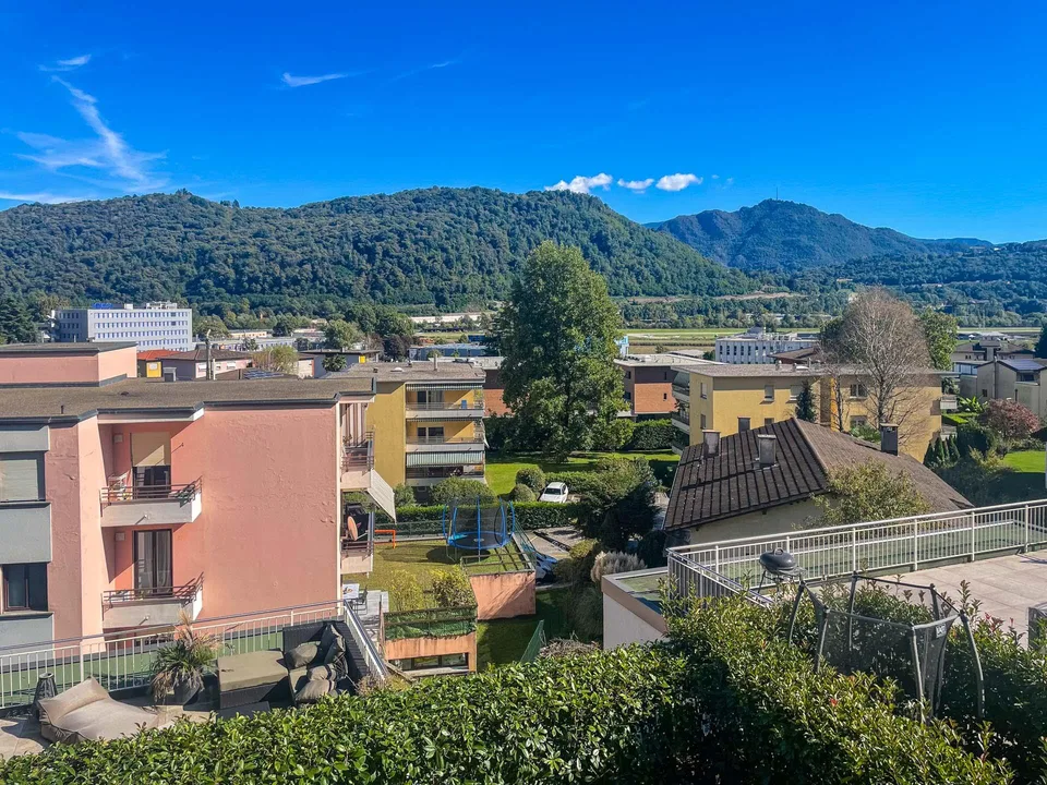 Casa a schiera con giardino ad Agno – foto 9 di 16