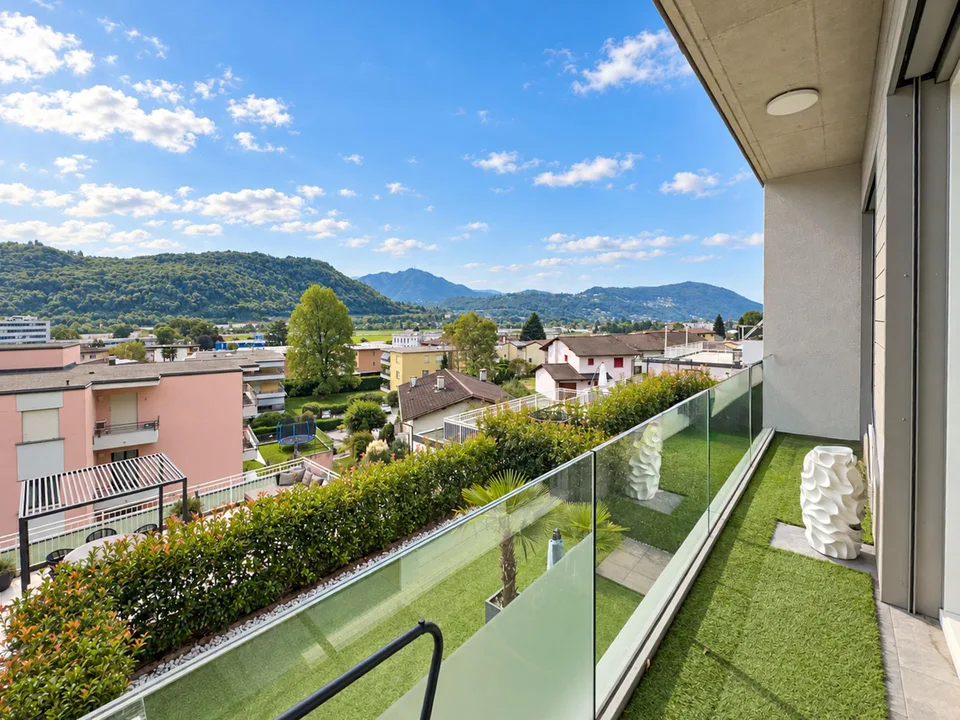 Casa a schiera con giardino ad Agno – foto 7 di 16