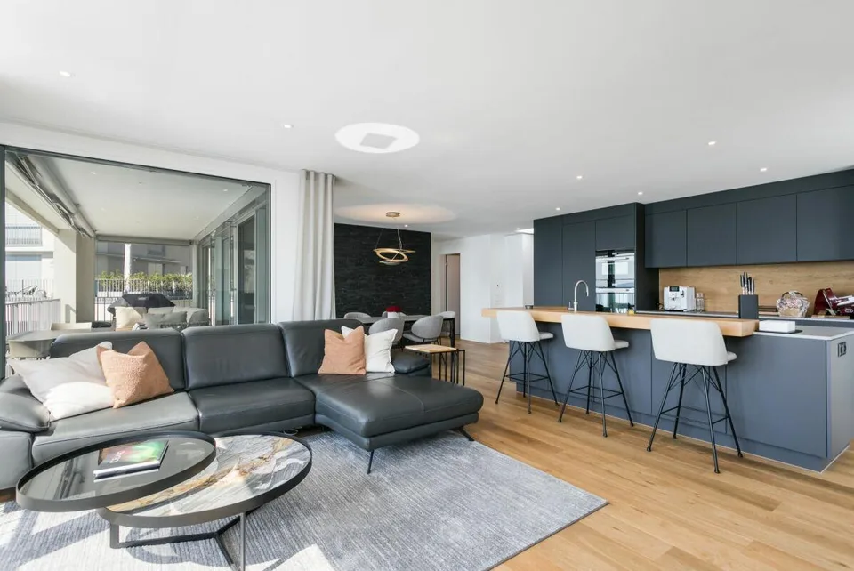 Traumhafte 4.5-Zimmer-Attikawohnung mit Panoramasicht – Foto 4 von 10