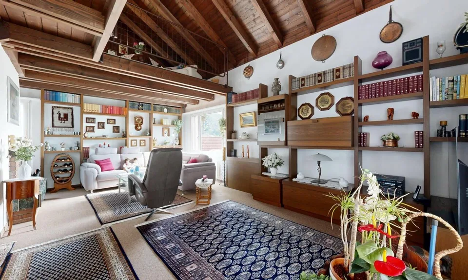 Freistehendes Einfamilienhaus mit unverbaubarer Aussicht – Foto 4 von 11