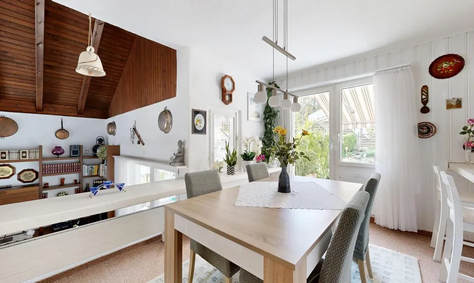 Freistehendes Einfamilienhaus mit unverbaubarer Aussicht – Foto 2 von 11
