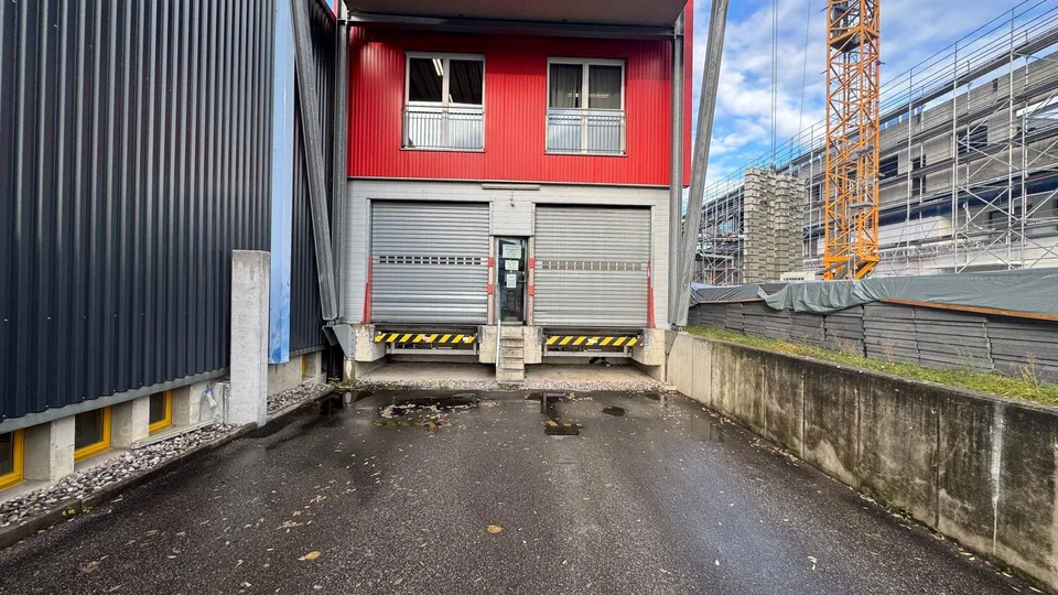 Zentrale Lagerfläche in der Industriezone Burgdorf – foto 12 di 16