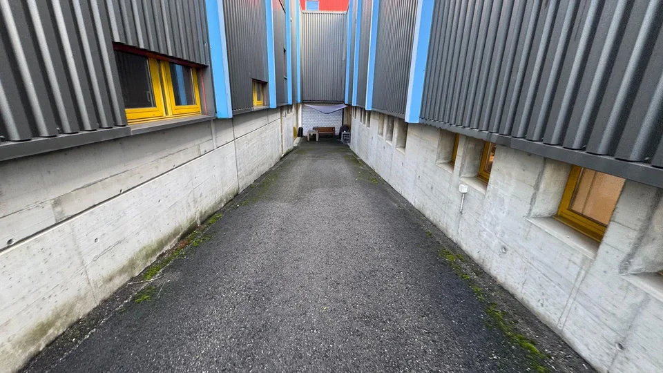 Zentrale Lagerfläche in der Industriezone Burgdorf – foto 15 di 16