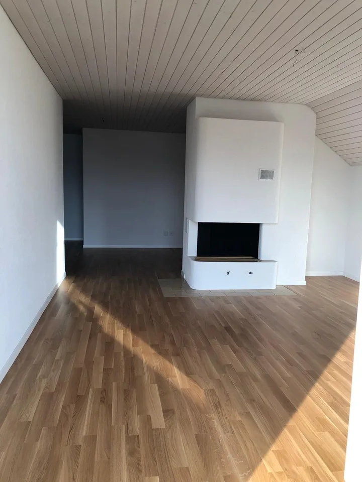 Charmante Dachgeschosswohnung mit Weitsicht in Münsingen