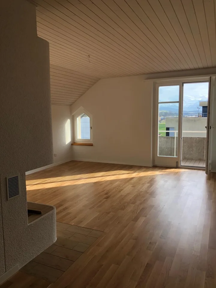 Charmante Dachgeschosswohnung mit Weitsicht in Münsingen