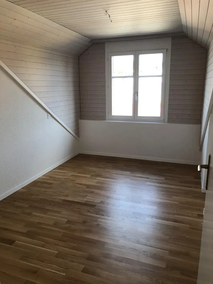 Charmante Dachgeschosswohnung mit Weitsicht in Münsingen