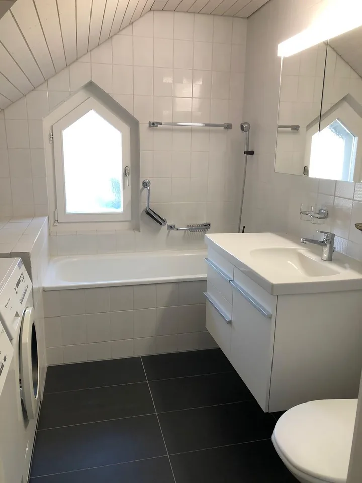 Charmante Dachgeschosswohnung mit Weitsicht in Münsingen