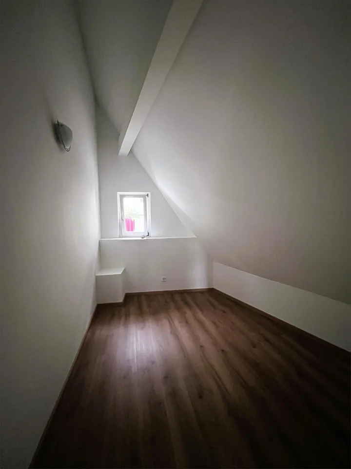 Charmante 3.5 Dachwohnung im Herzen von Chur – Foto 2 von 5
