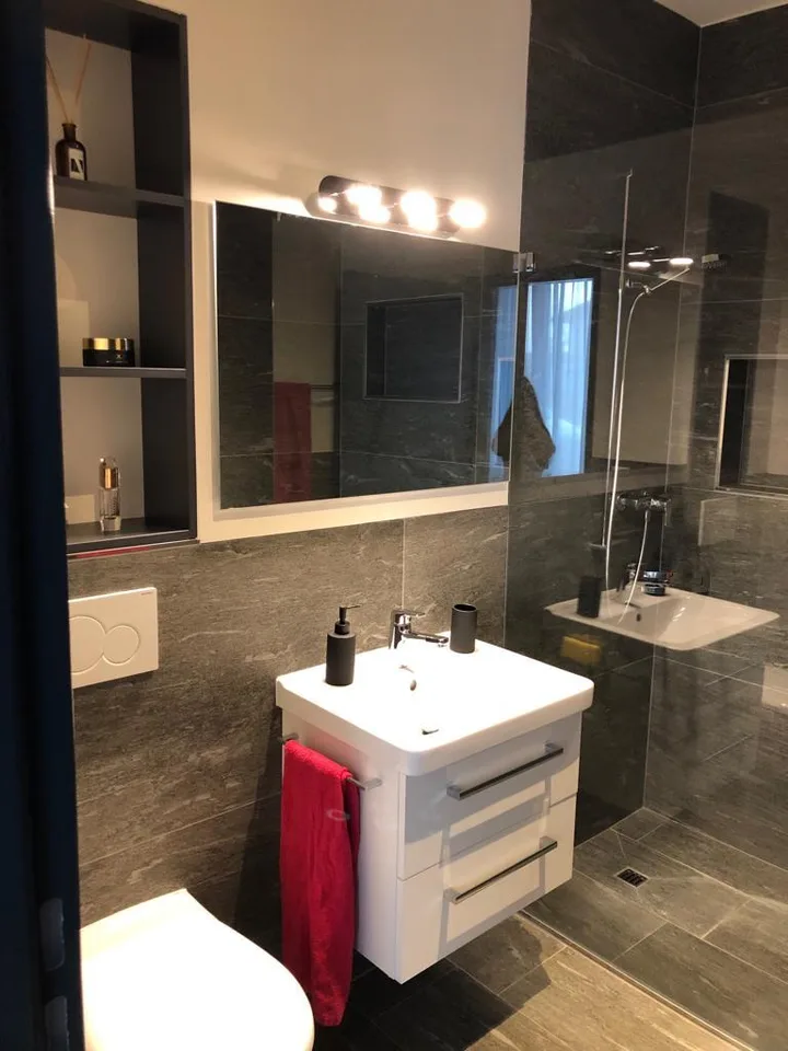 1 Zimmer Studio mit Küche und Bad/Dusche/WC