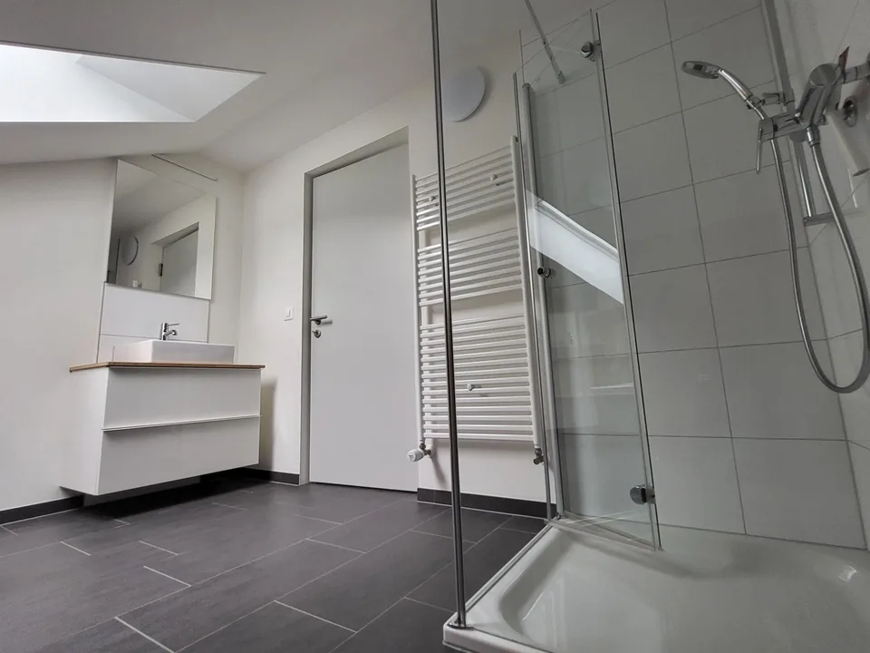 Helle und grosszügige 2 1/2 Wohnung zu Vermieten