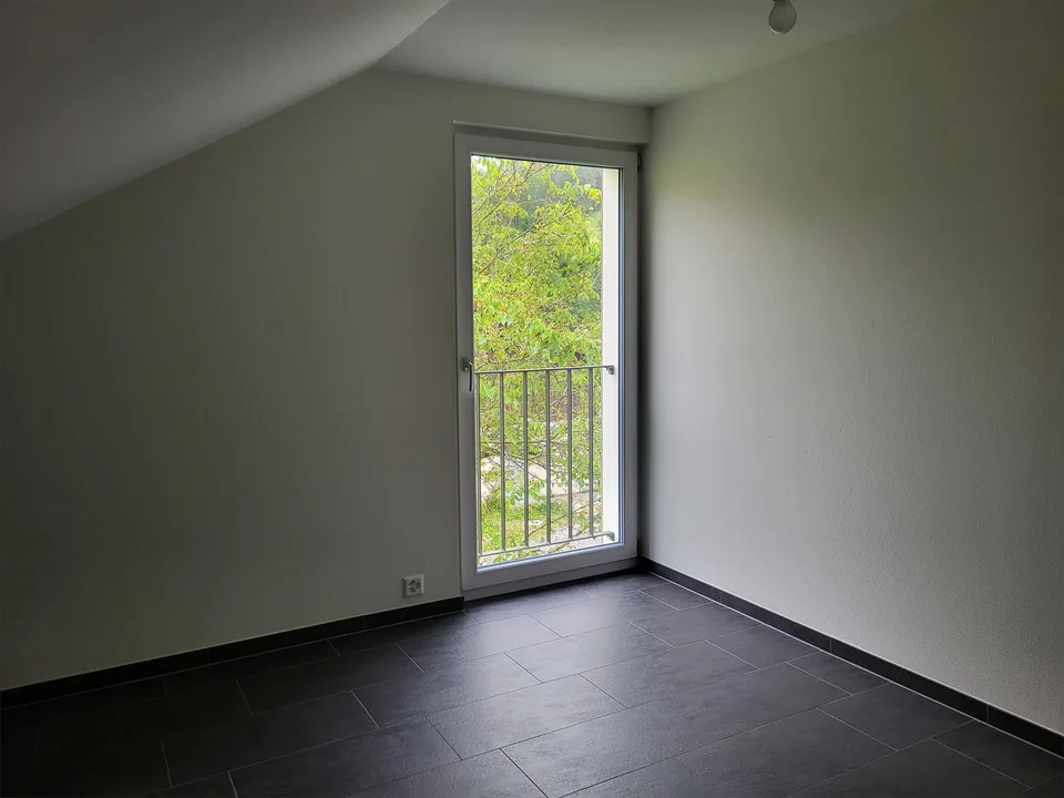 Helle und grosszügige 2 1/2 Wohnung zu Vermieten