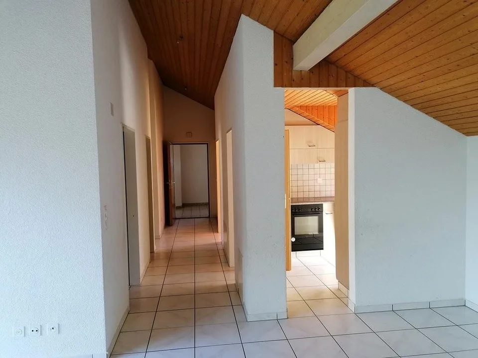 Schöne und Helle 4.5- Zimmer-Dachwohnung