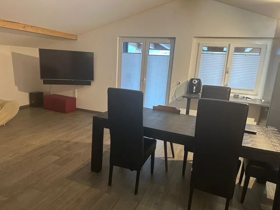 Schöne 4.5 Zimmer Dachwohnung mit Balkon