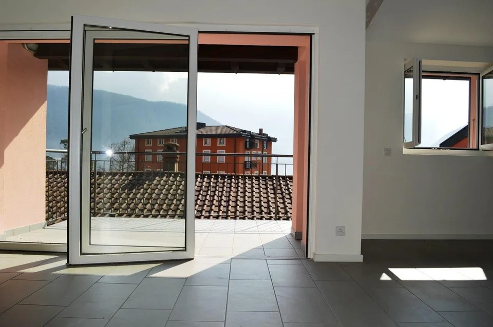 CASA DI NUCLEO COMPLETAMENTE RISTRUTTURATA CON TERRAZZA – foto 3 di 13