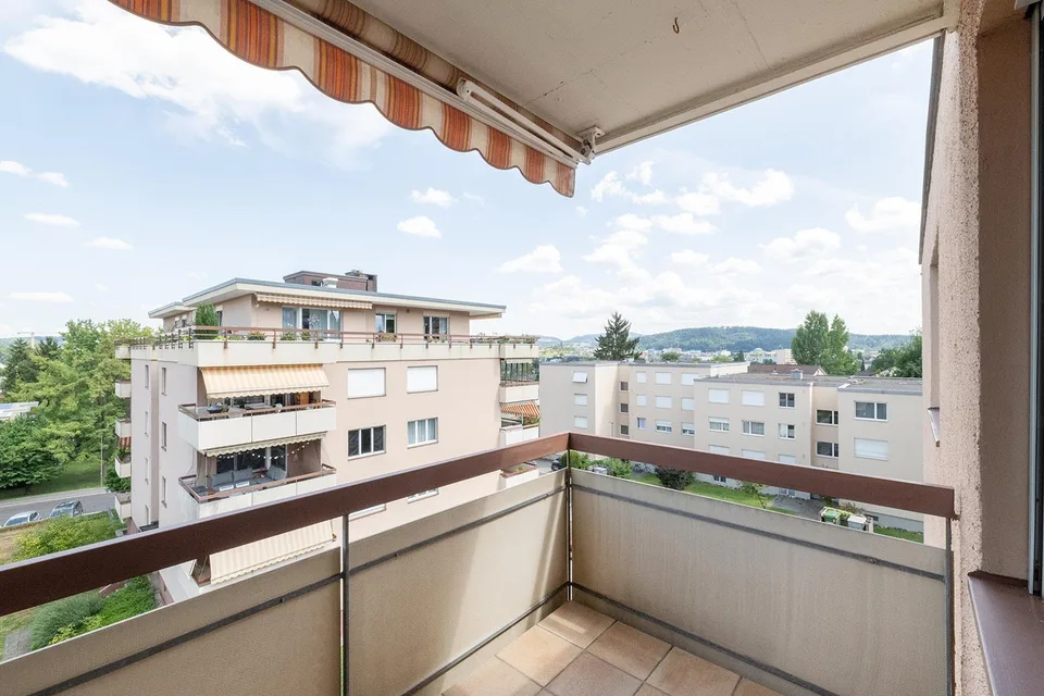 Affascinante appartamento di 4 locali con balcone e piscina coperta a Oberwinterthur – foto 9 di 13