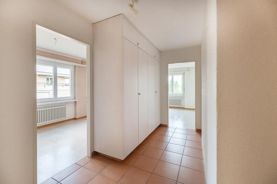 Affascinante appartamento di 4 locali con balcone e piscina coperta a Oberwinterthur – foto 5 di 13