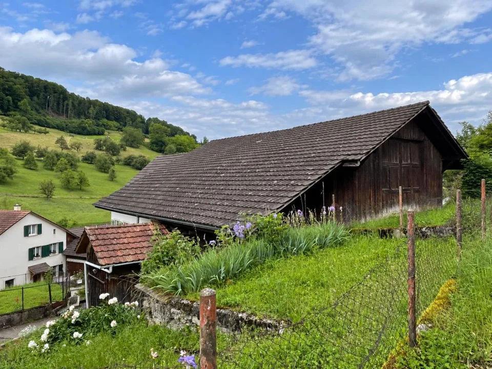 Grosszügige Liegenschaft mit 2 Wohneinheiten und Potenzial – Foto 3 von 12