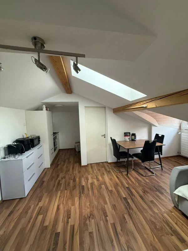 Charmante 1.5-Zimmer-Dachwohnung mit Aussicht in Mels SG